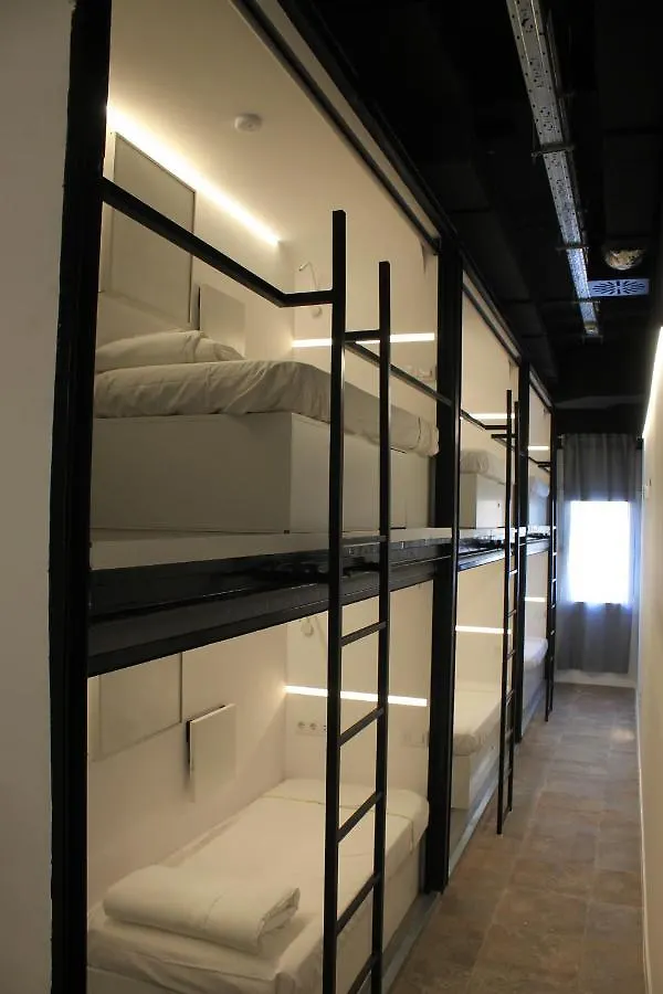 Capsule hotel M Pods Malaga Hotel